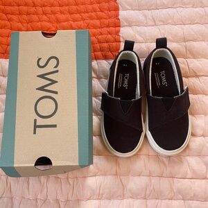 NWT Kids Toms slip on shoes